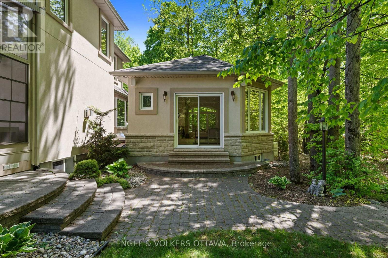 6005 EARLSCOURT CRESCENT - 30