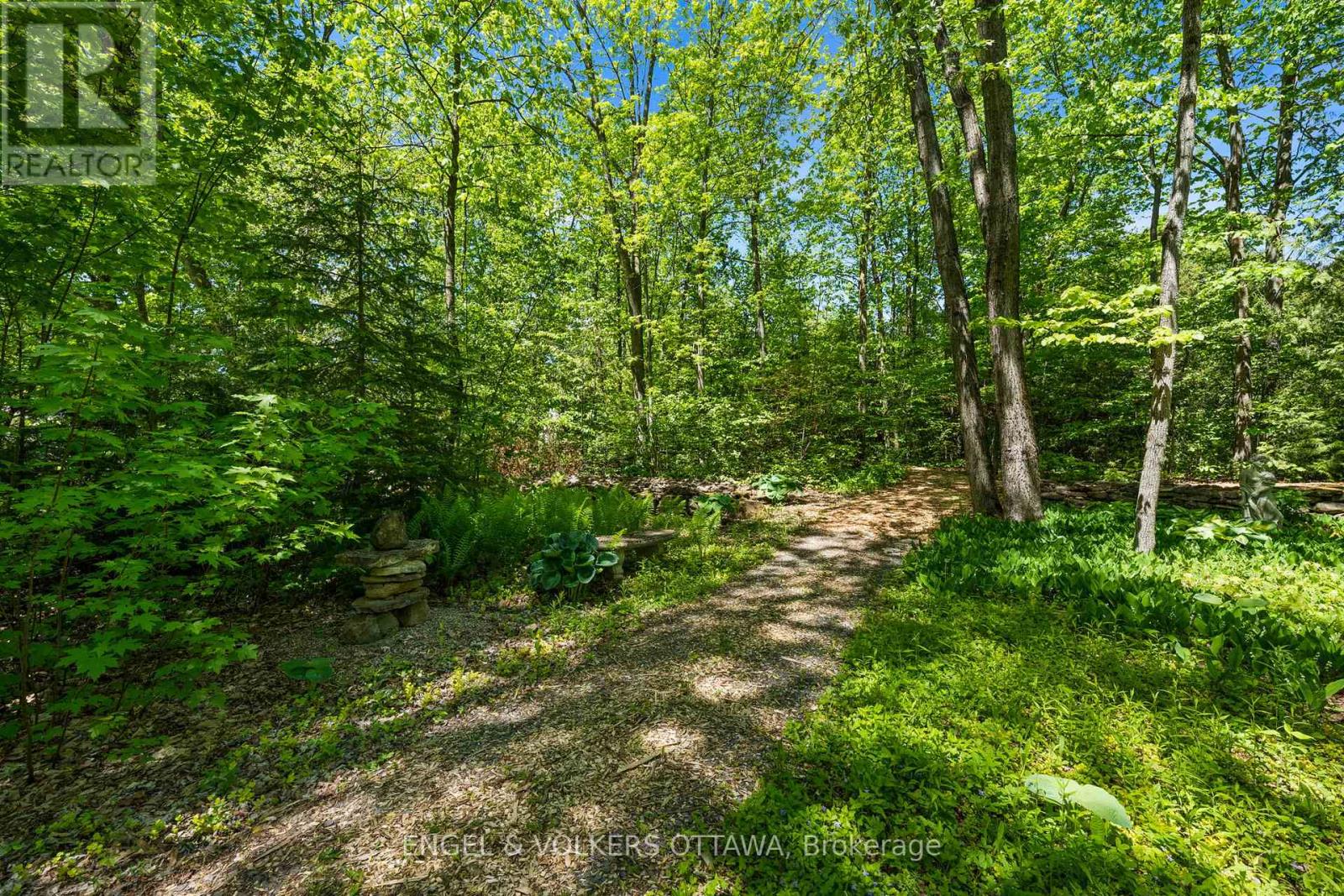 6005 EARLSCOURT CRESCENT - 38