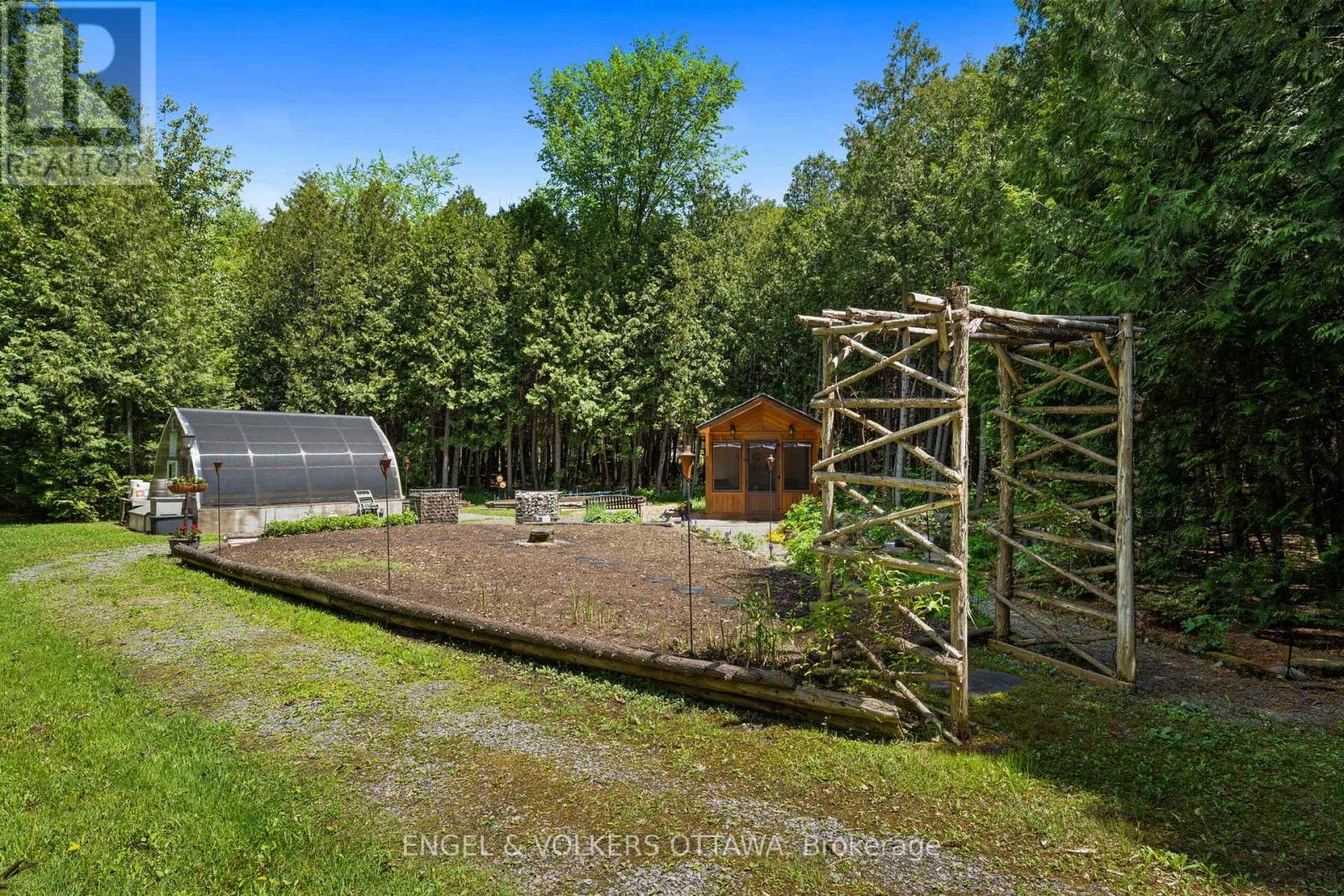 6005 EARLSCOURT CRESCENT - 40
