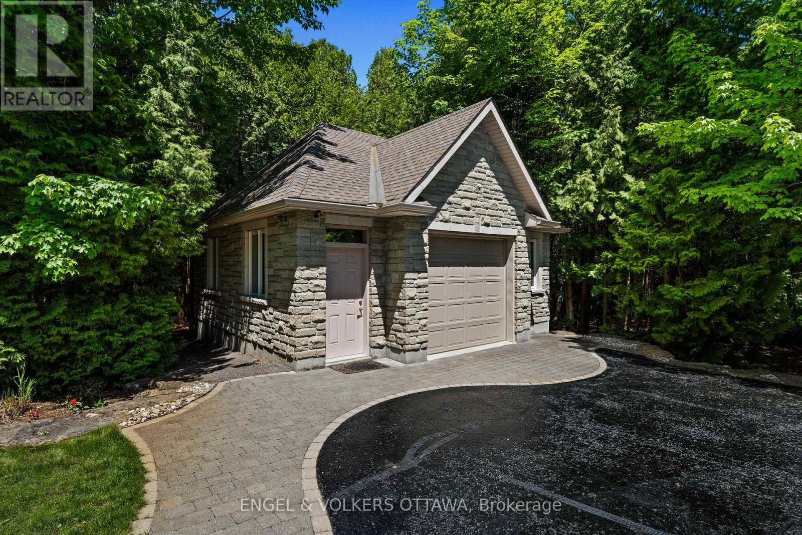 6005 EARLSCOURT CRESCENT - 9