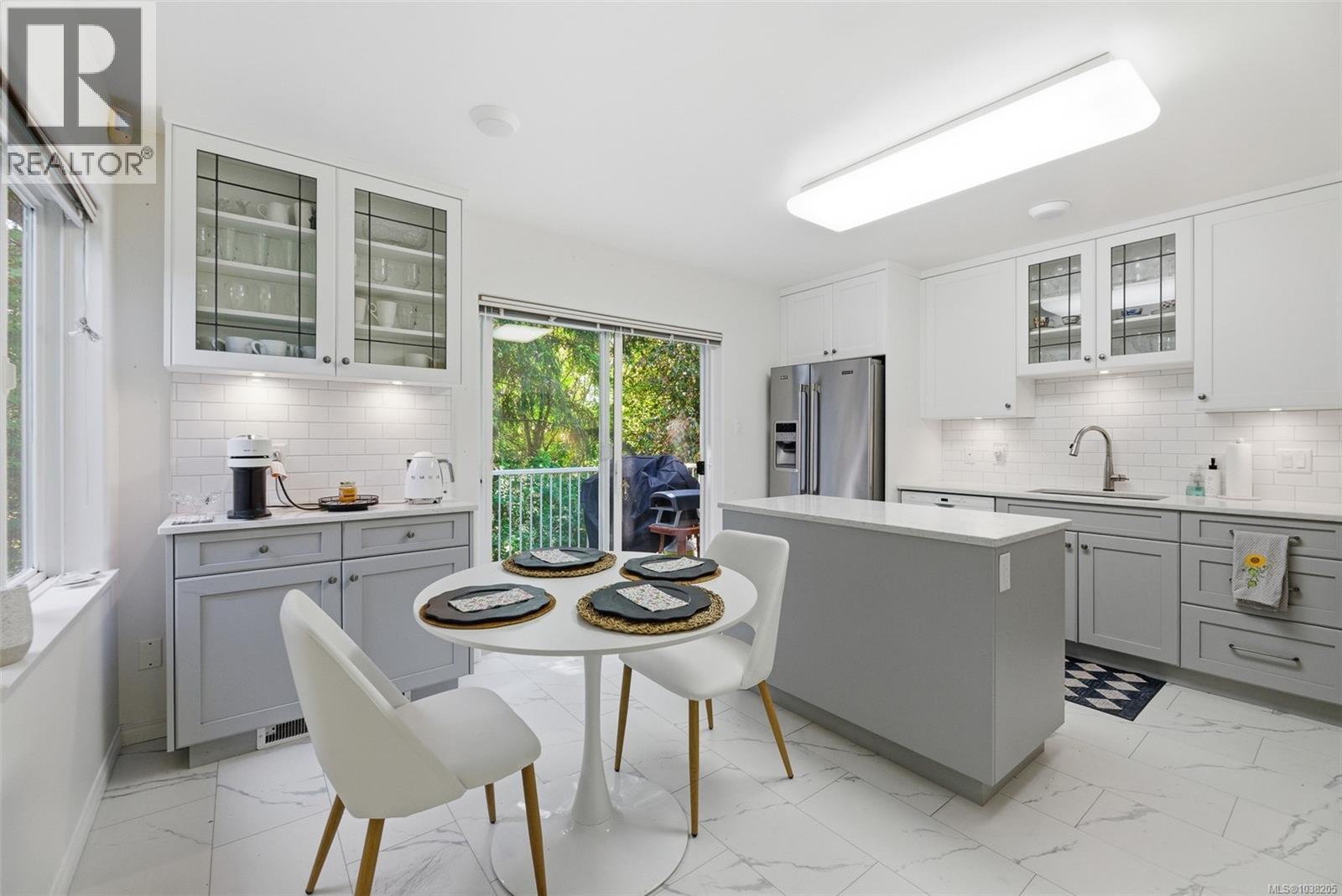 #3 118 Aldersmith Pl - 4