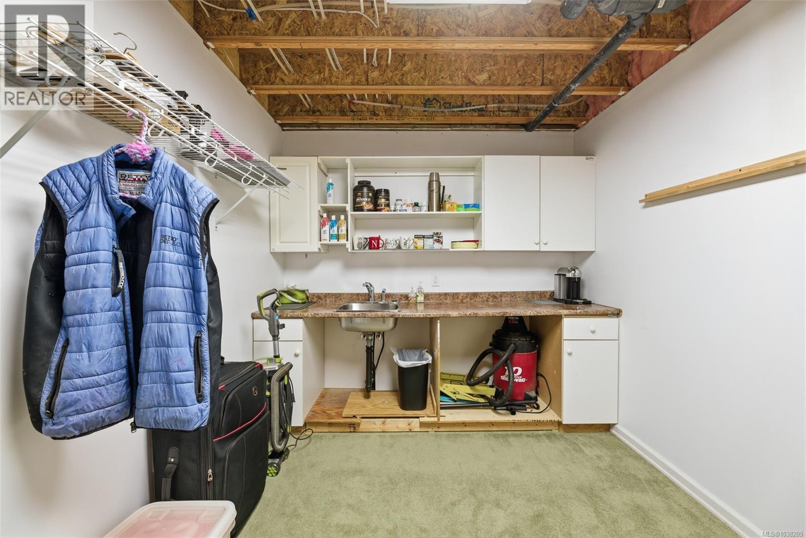 #3 118 Aldersmith Pl - 33