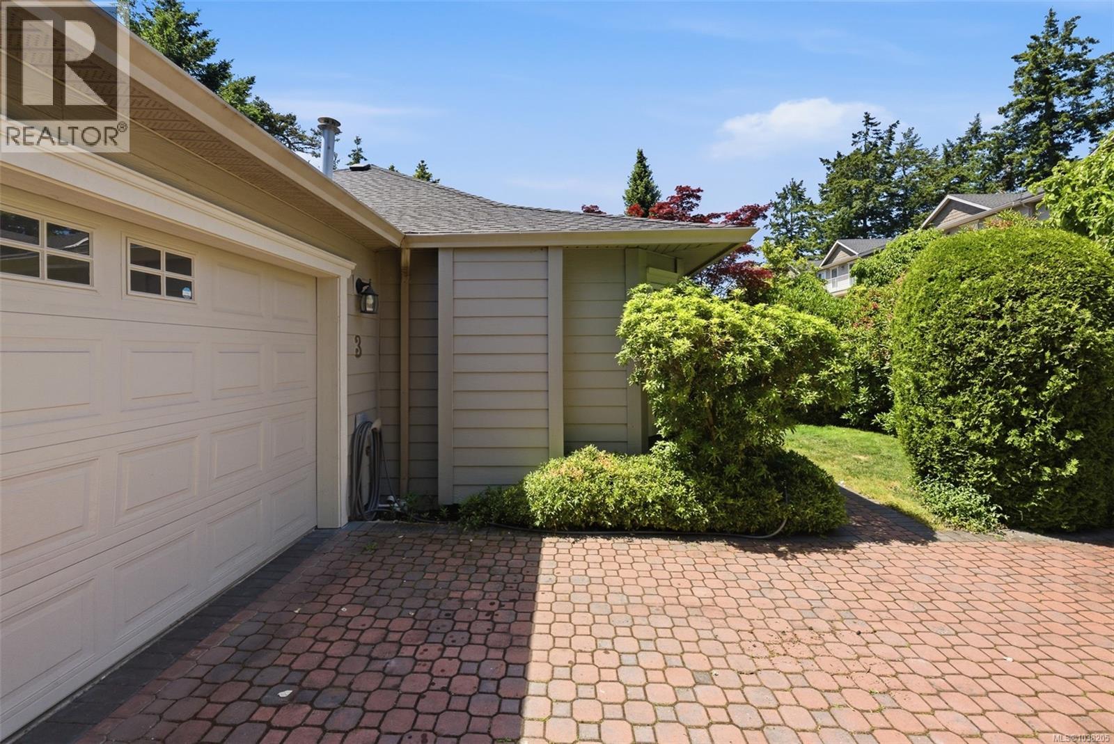 #3 118 Aldersmith Pl - 35