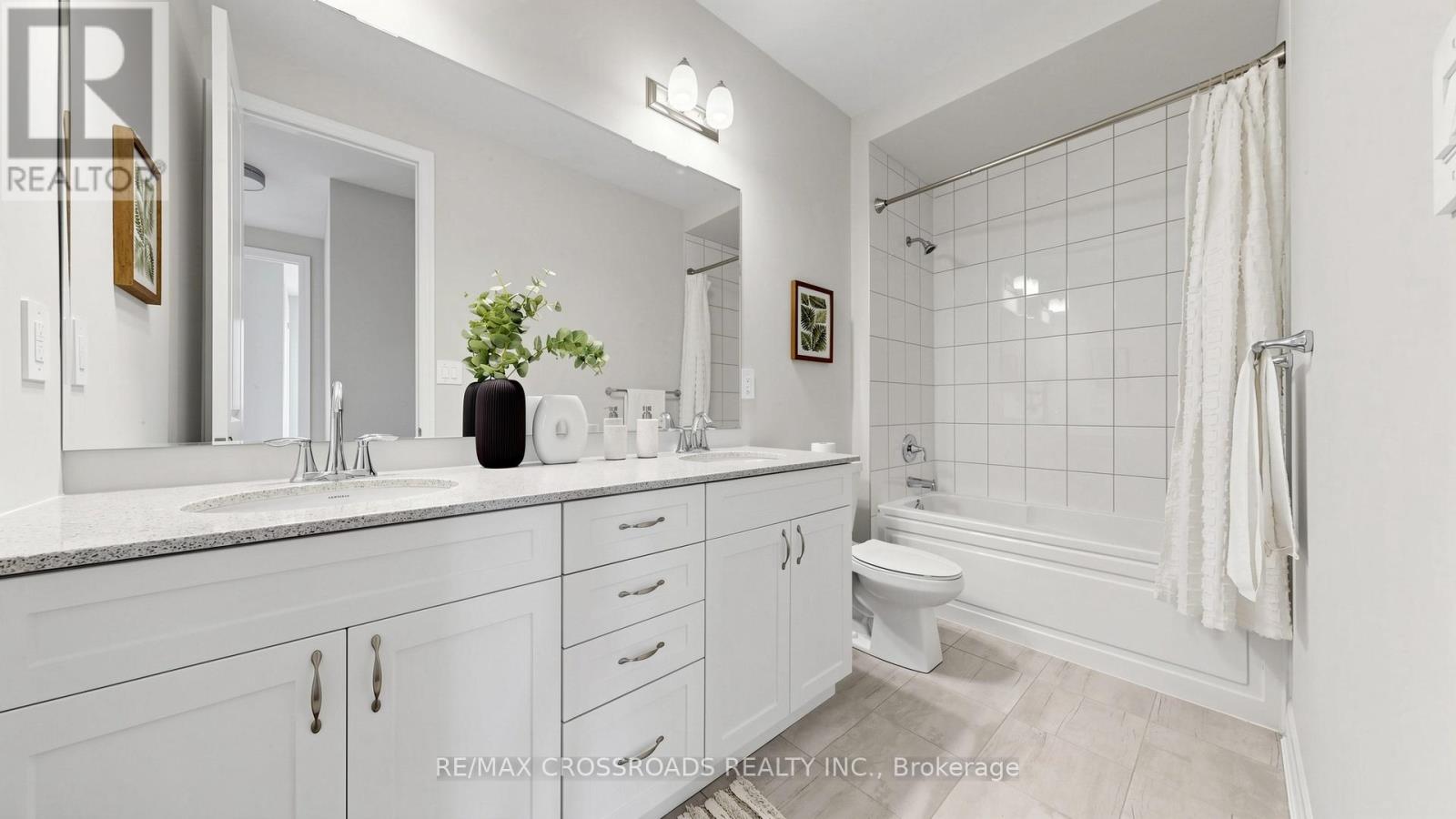 347 BERCZY GREEN DRIVE - 32