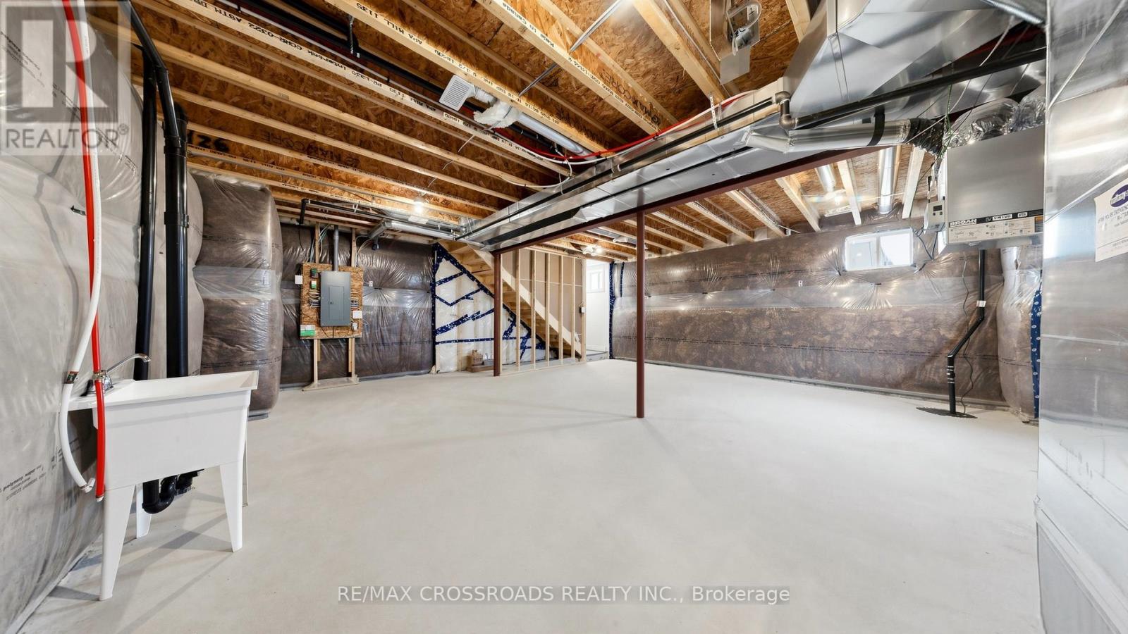 347 BERCZY GREEN DRIVE - 35