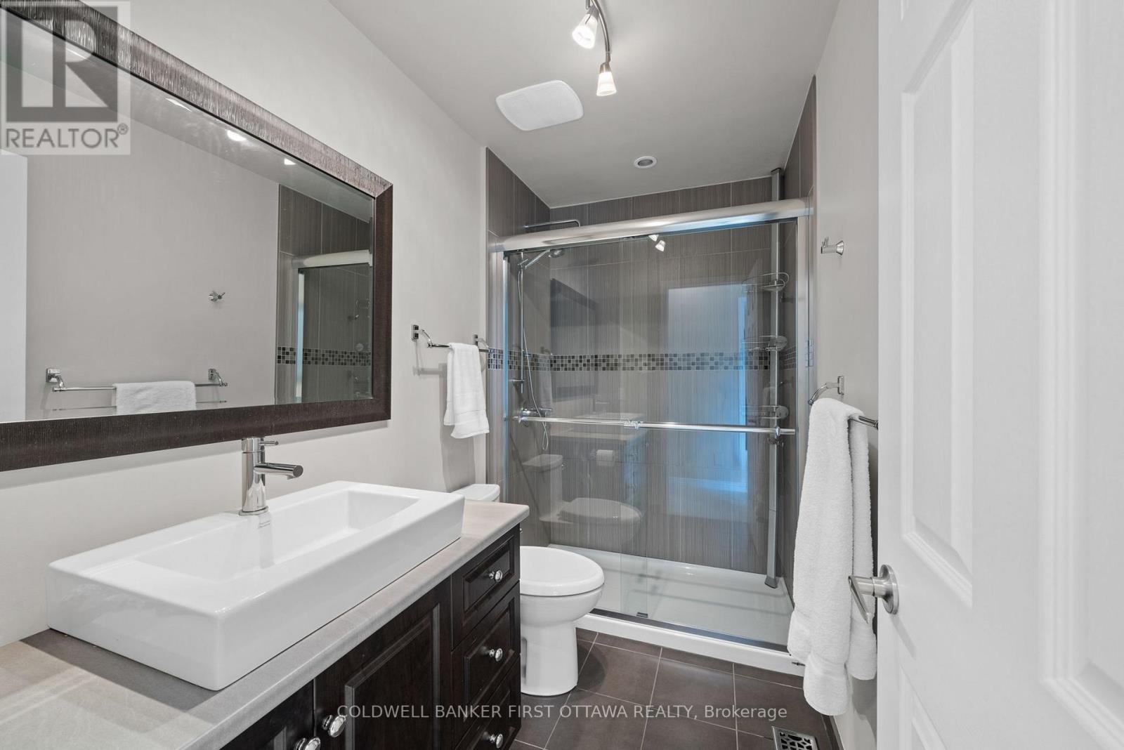 30 CASTLETHORPE CRESCENT - 31