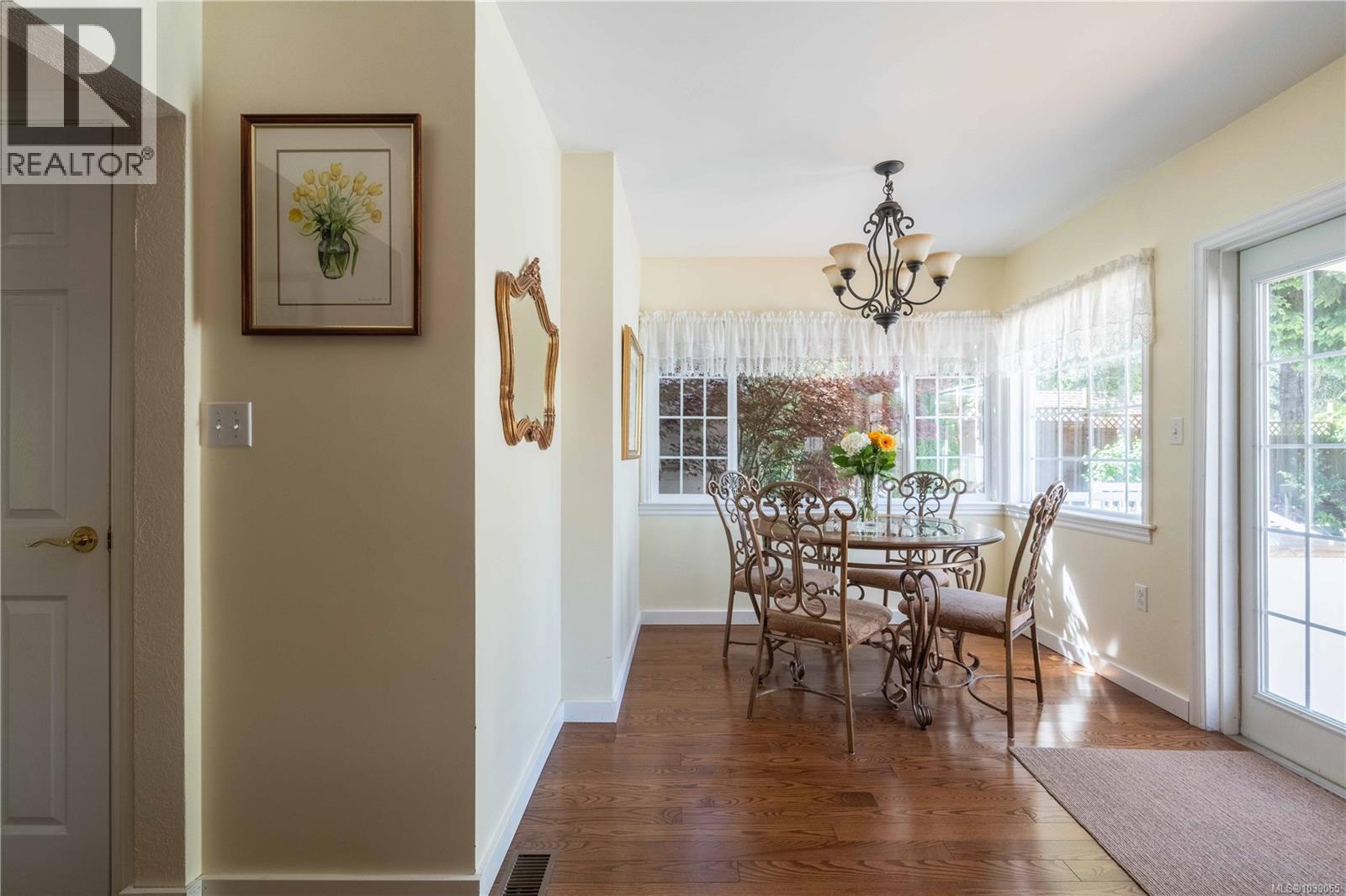 1568 Burnside Rd W - 16