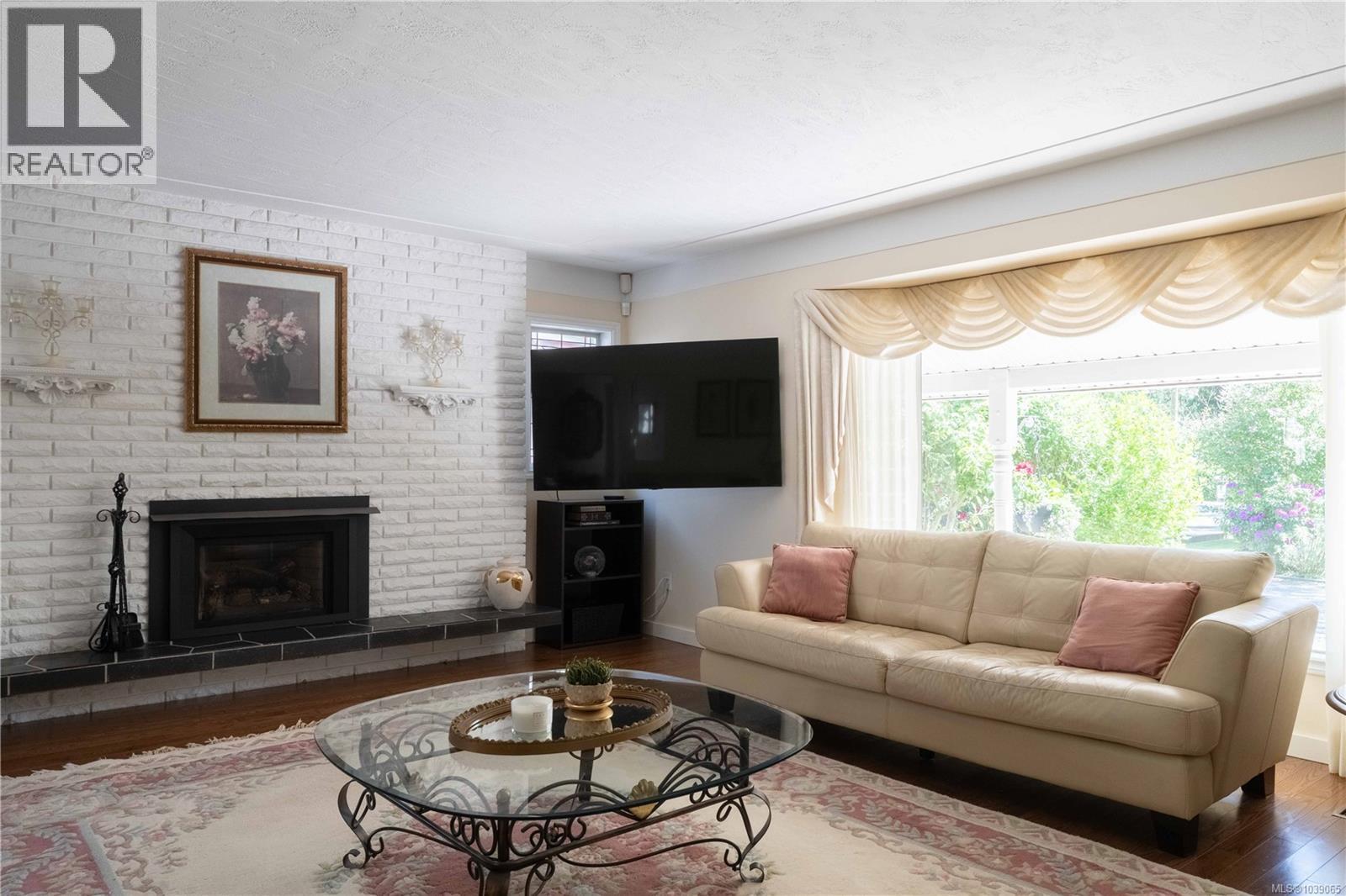 1568 Burnside Road West, Saanich
