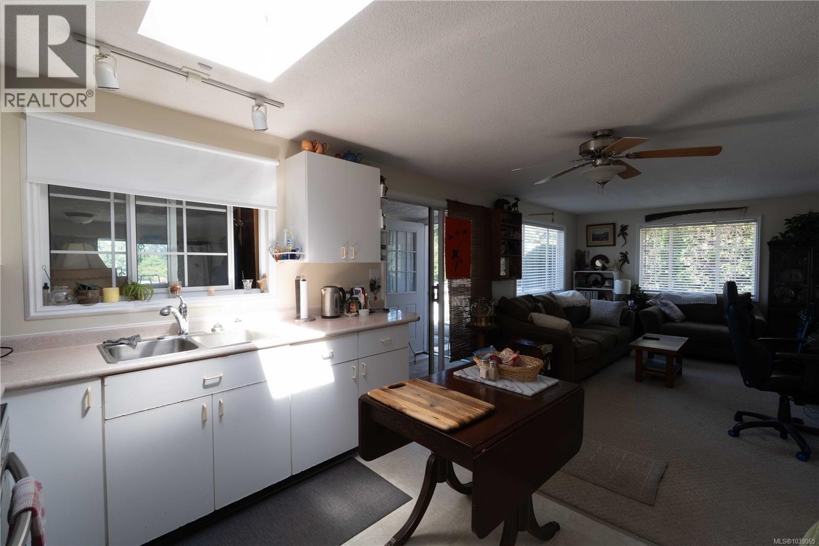 1568 Burnside Rd W - 36