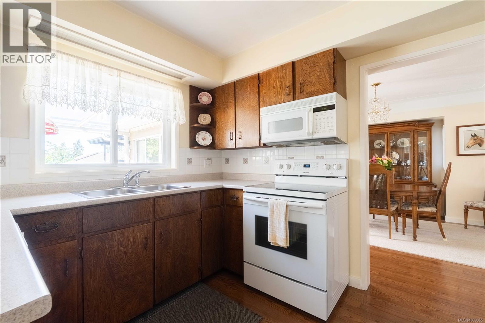  1568 Burnside Road West, Saanich