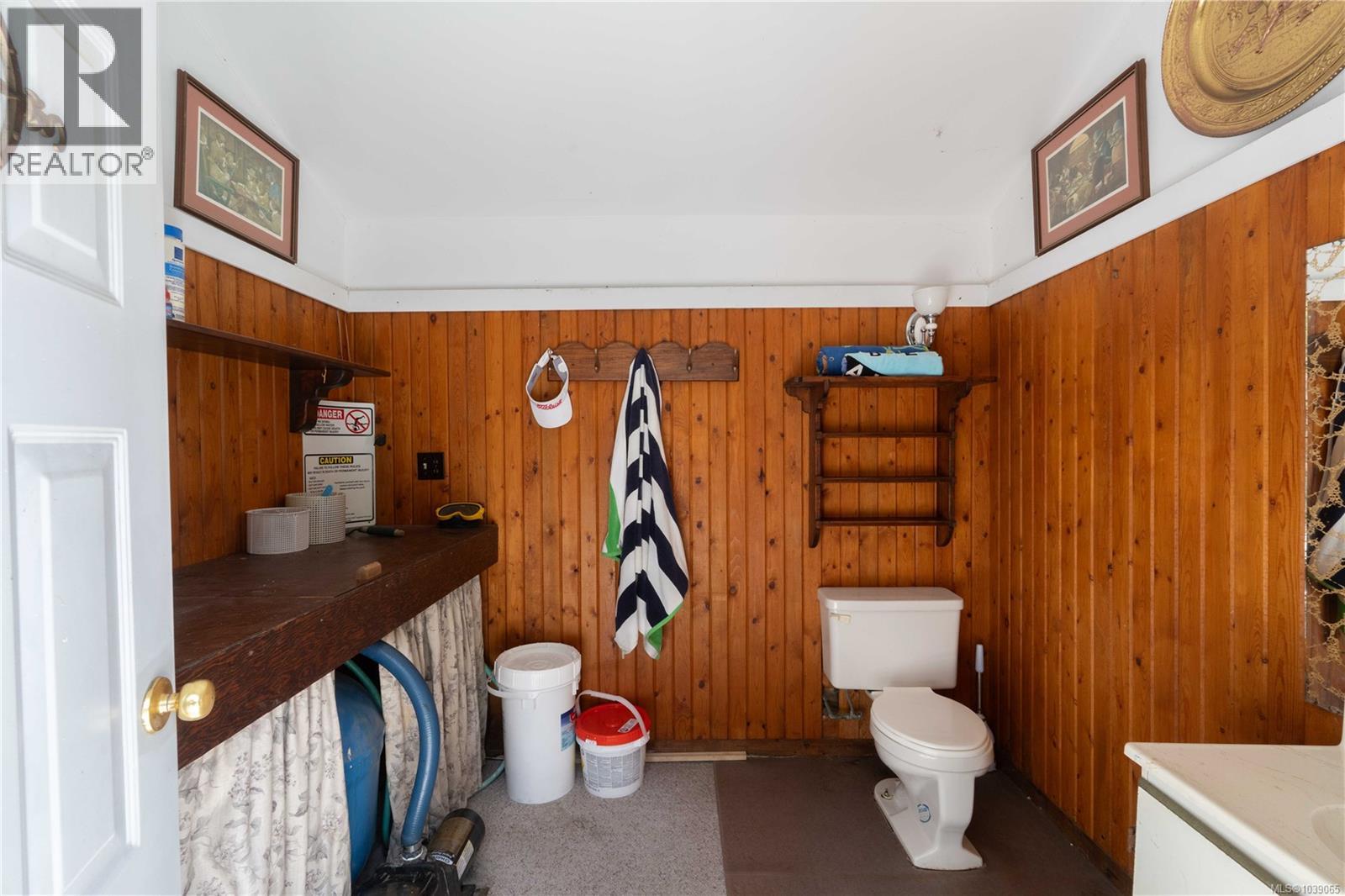 1568 Burnside Rd W - 30
