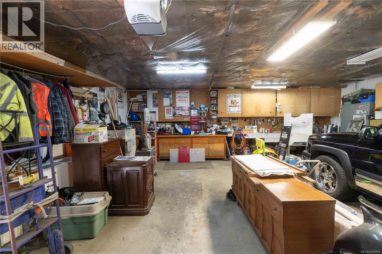 1568 Burnside Rd W - 45