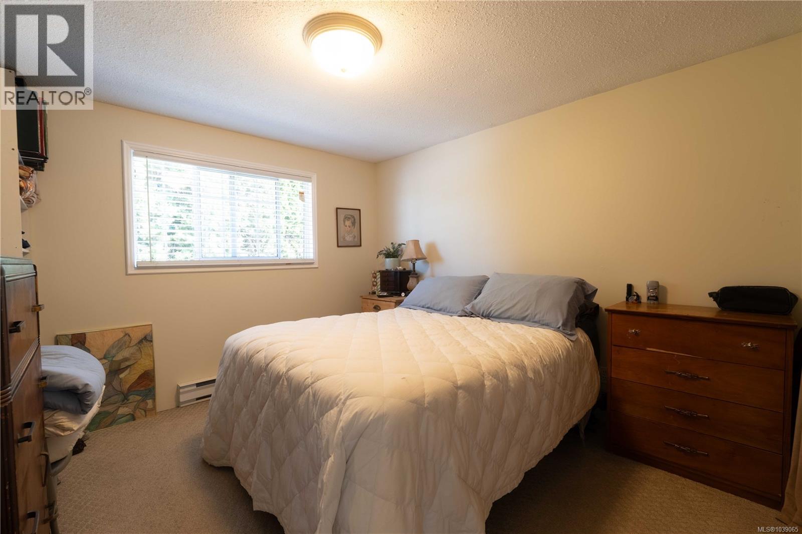 1568 Burnside Rd W - 40