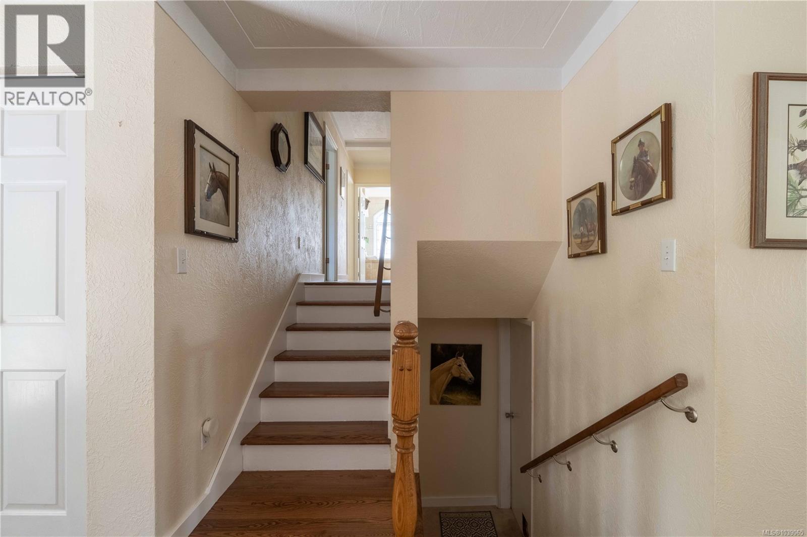  1568 Burnside Road West, Saanich
