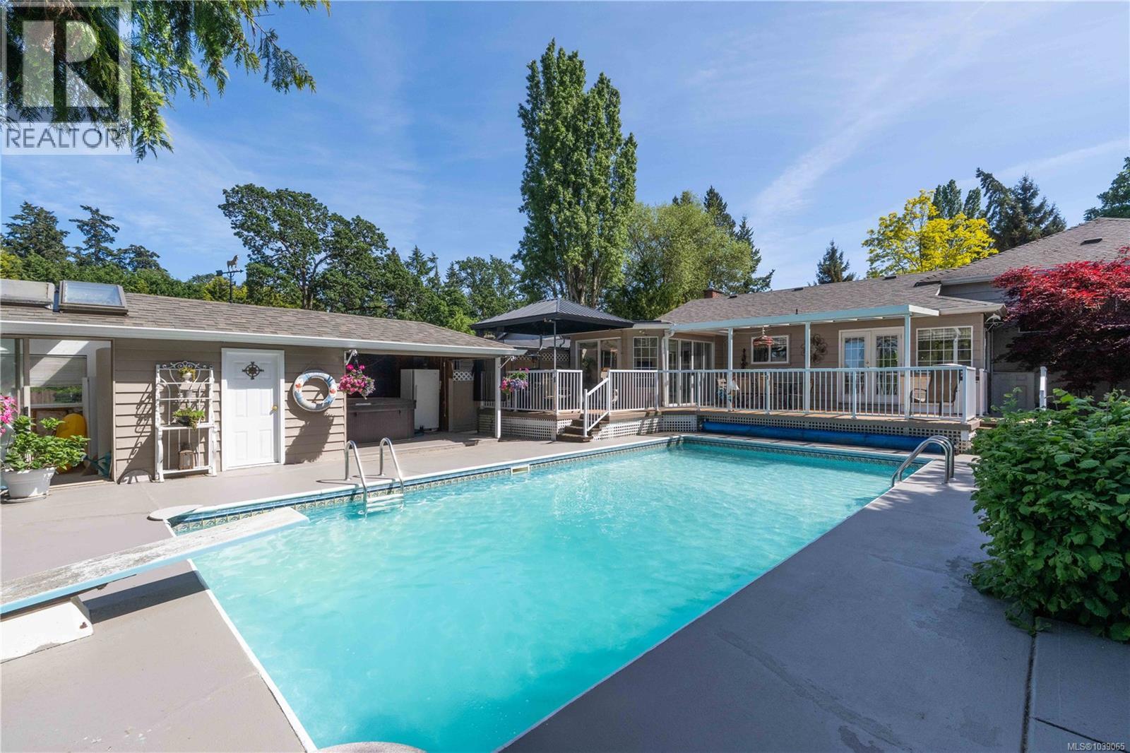  1568 Burnside Road West, Saanich