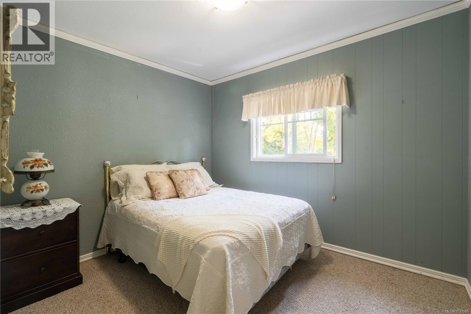  1568 Burnside Road West, Saanich