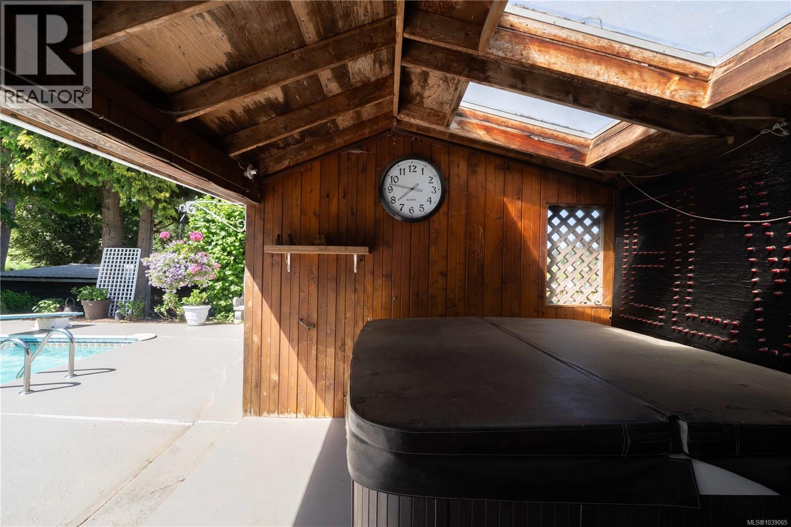  1568 Burnside Road West, Saanich