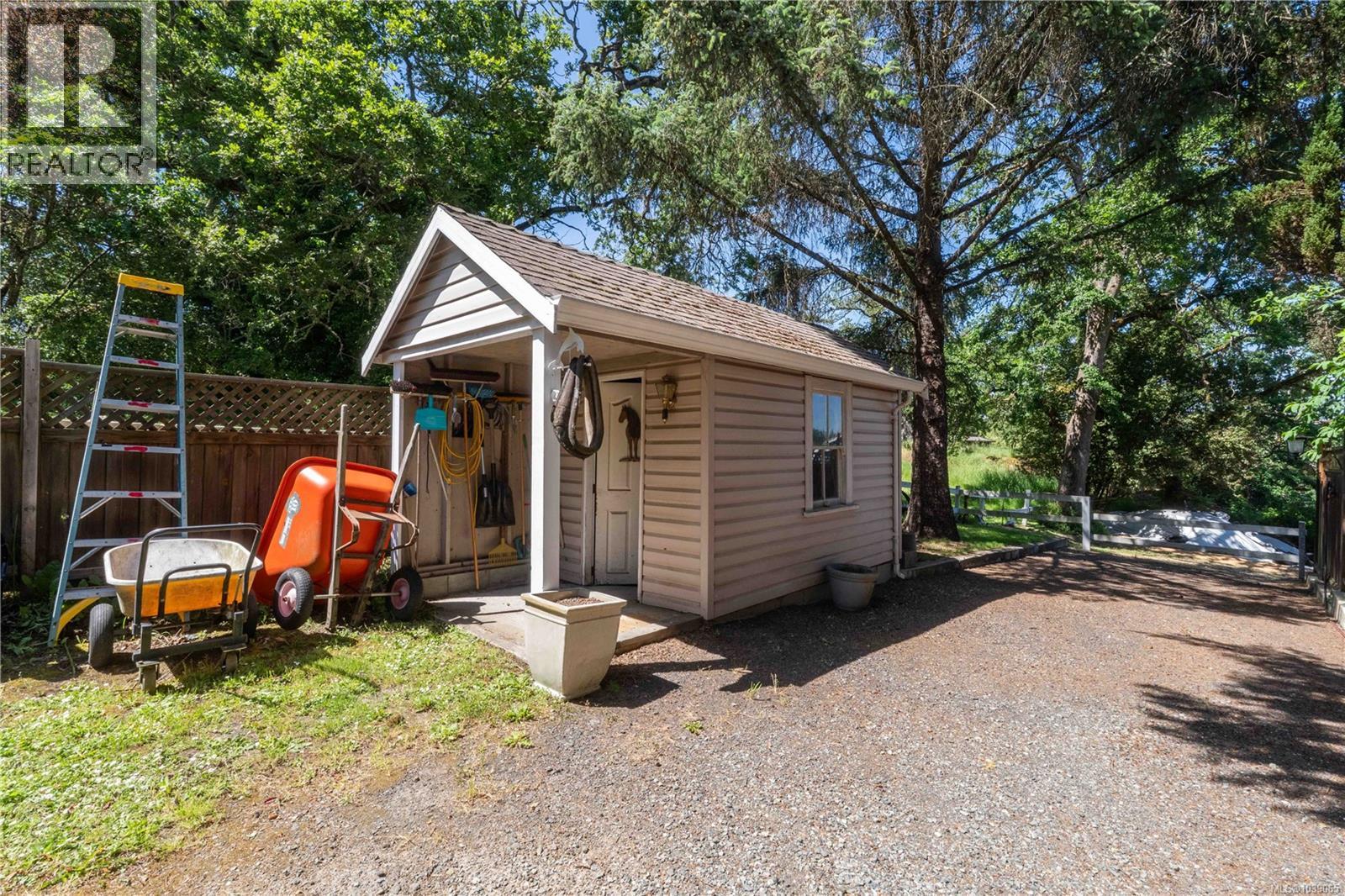  1568 Burnside Road West, Saanich