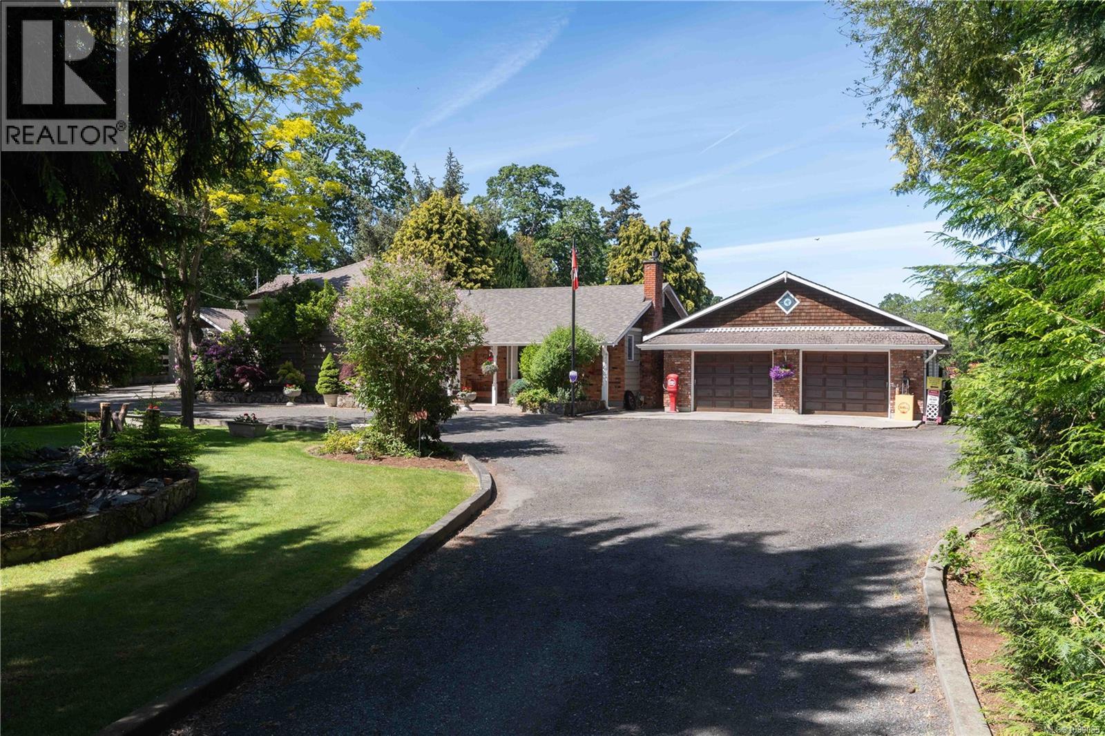  1568 Burnside Road West, Saanich