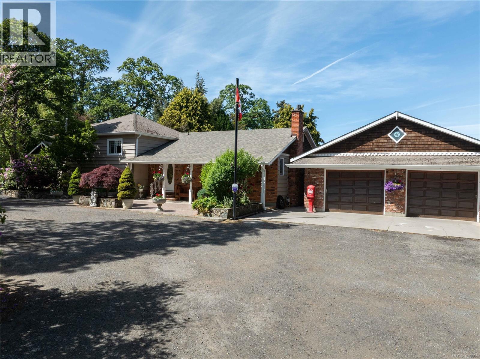  1568 Burnside Road West, Saanich