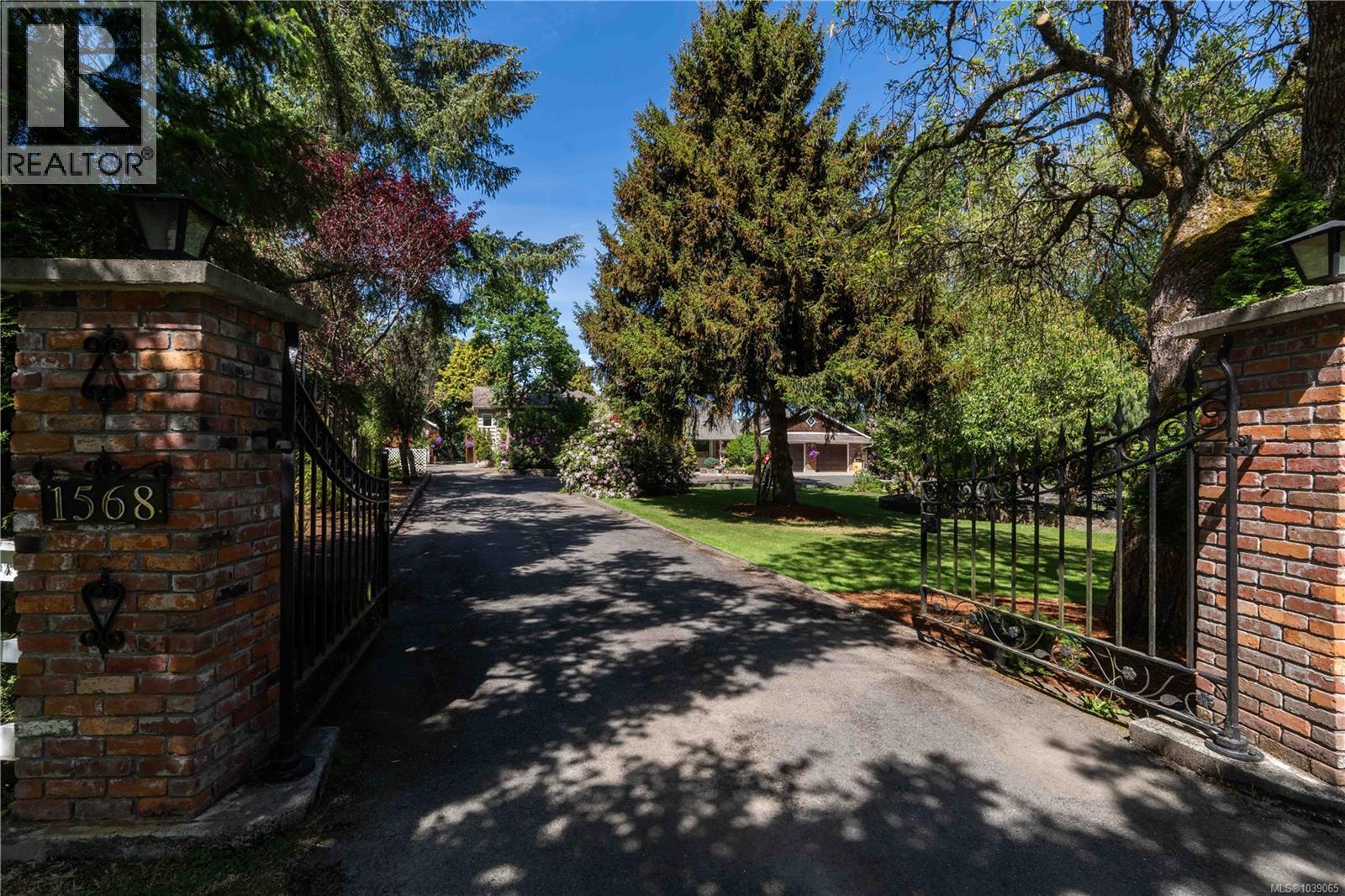  1568 Burnside Road West, Saanich