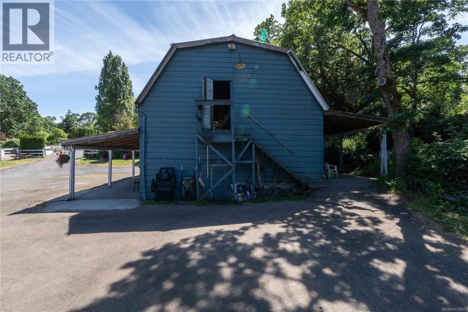 1568 Burnside Rd W - 52