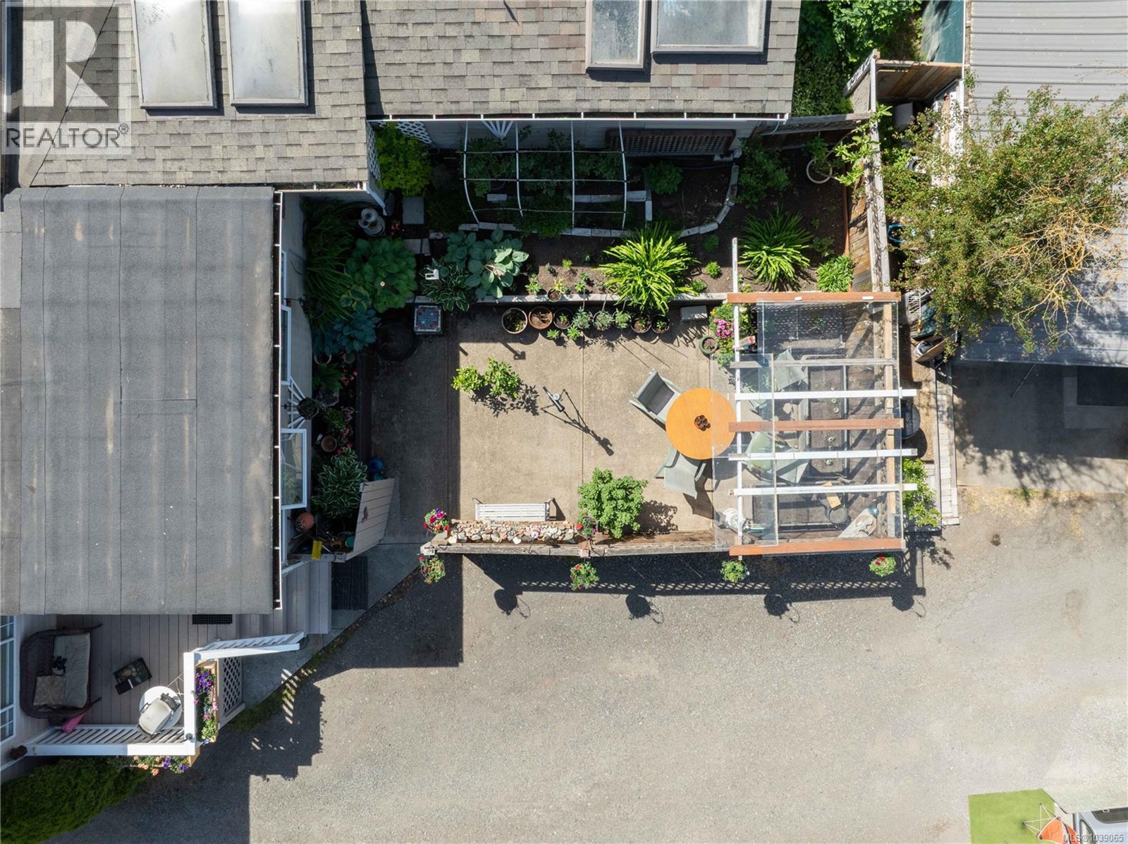  1568 Burnside Road West, Saanich