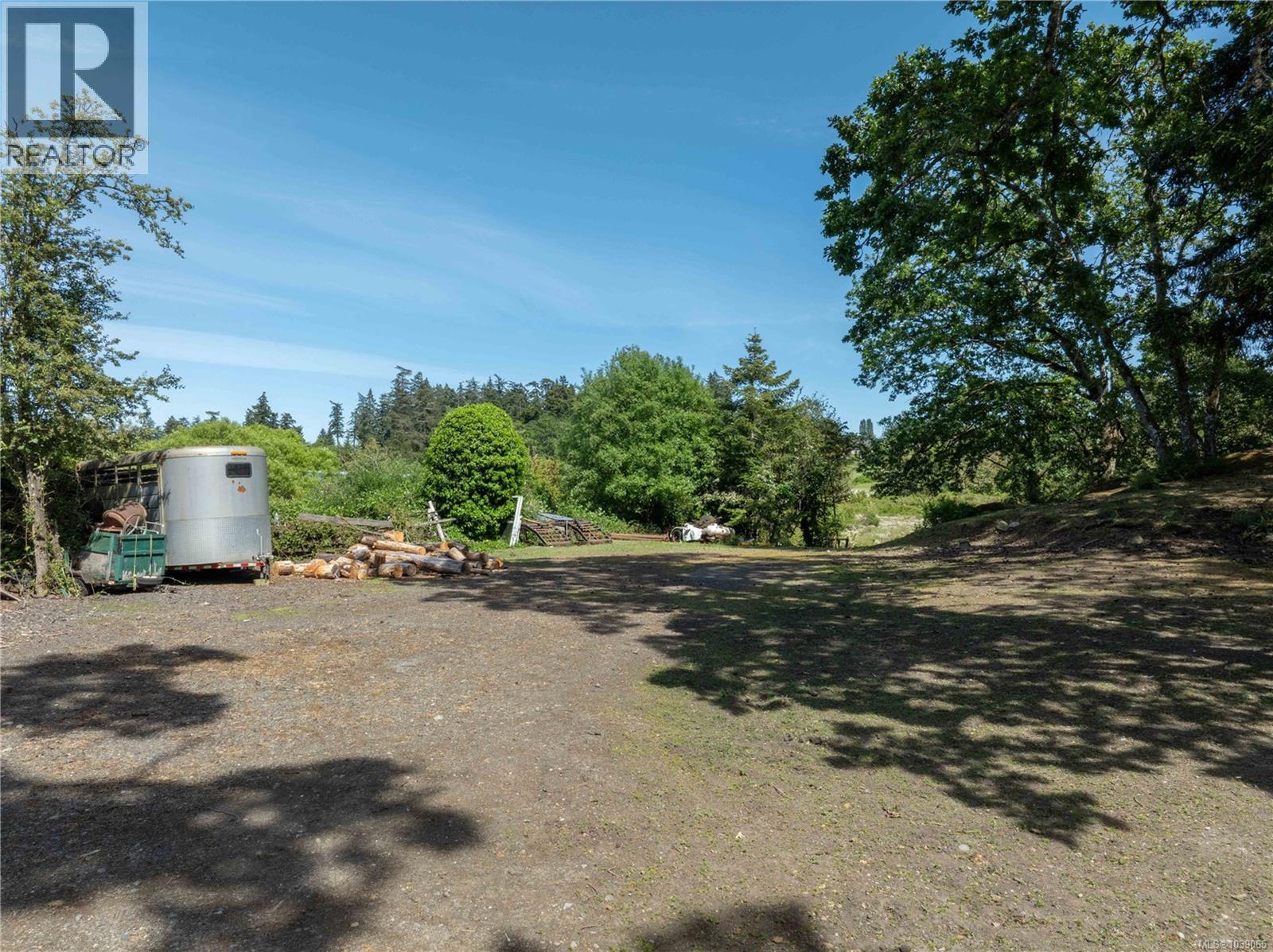  1568 Burnside Road West, Saanich