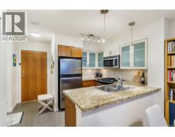 1102 1 Renaissance Square, New Westminster, BC V3M0B6 Photo 9