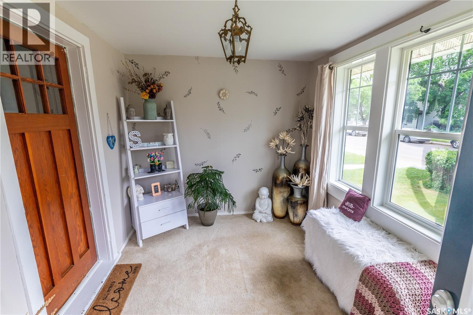 201 Athabasca STREET W - 4