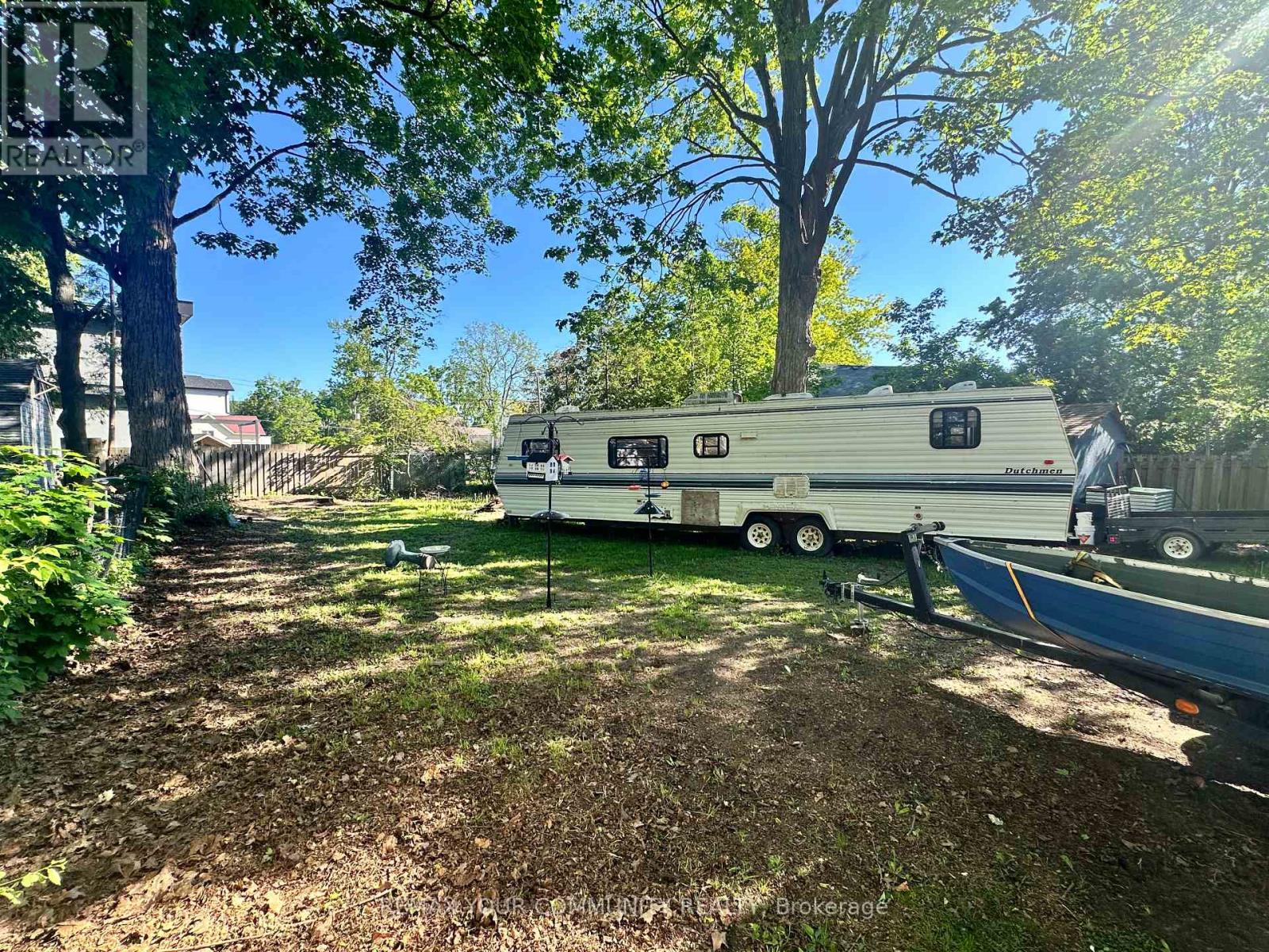 1002 LAKE DRIVE E - 19