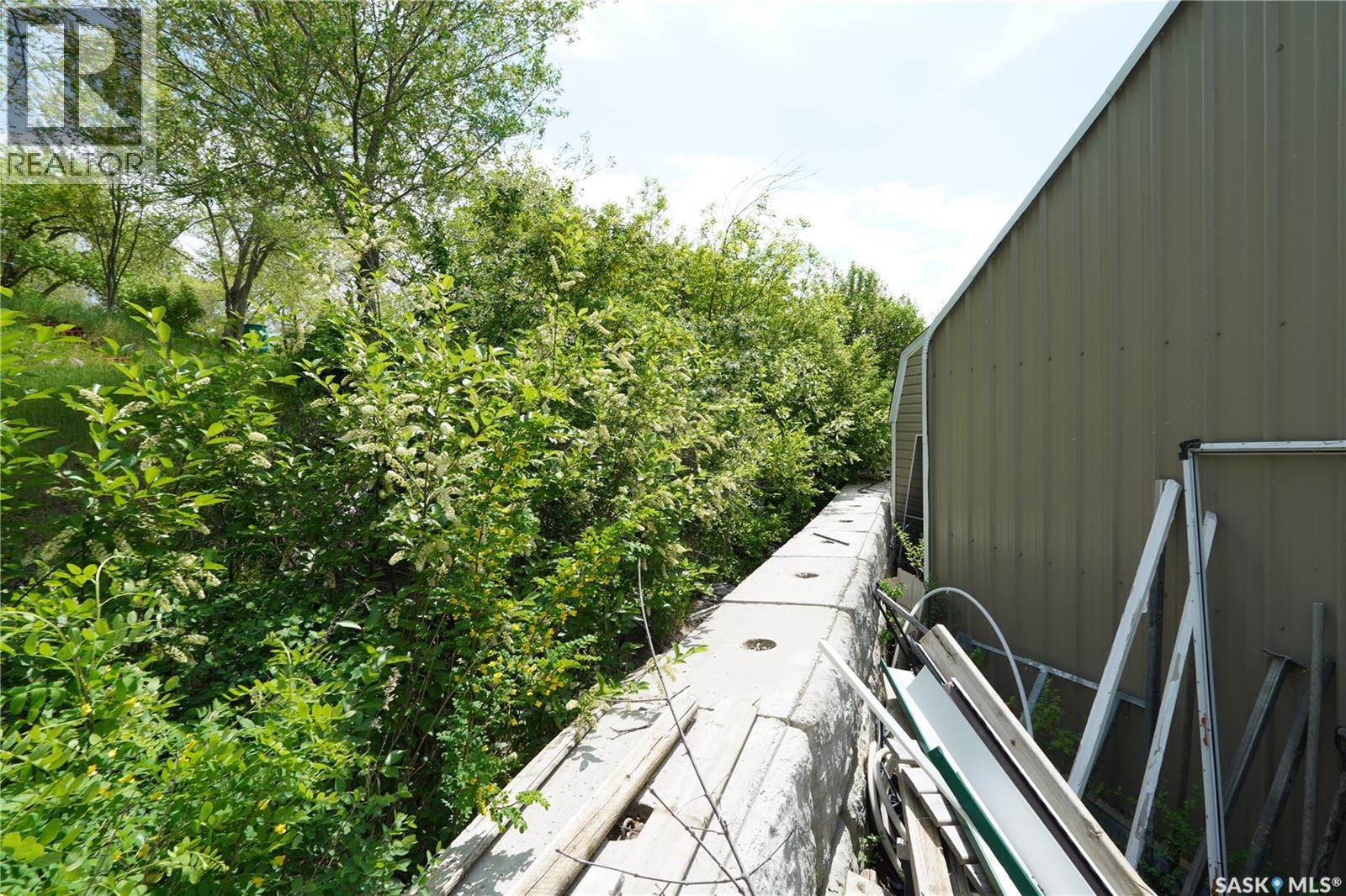 504 LAKEVIEW CRESCENT - 19
