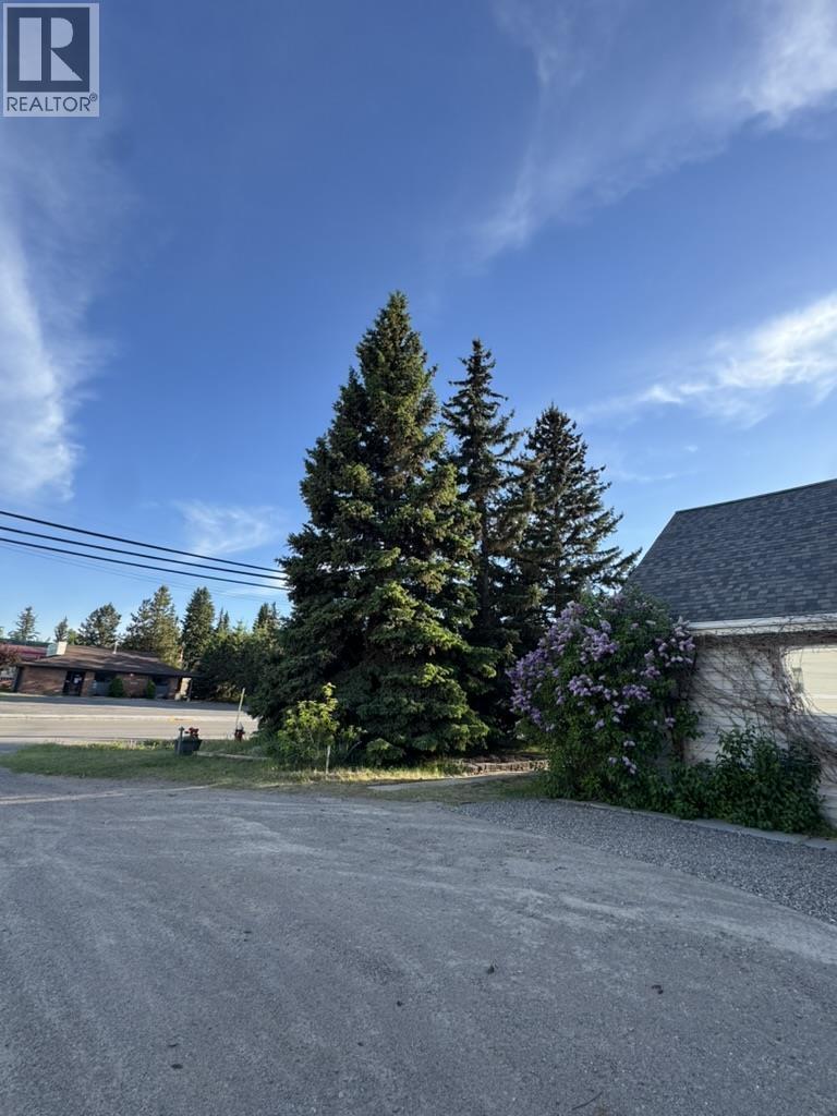 137 W VICTORIA STREET - Image 3