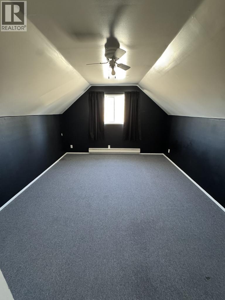 137 W VICTORIA STREET - 22