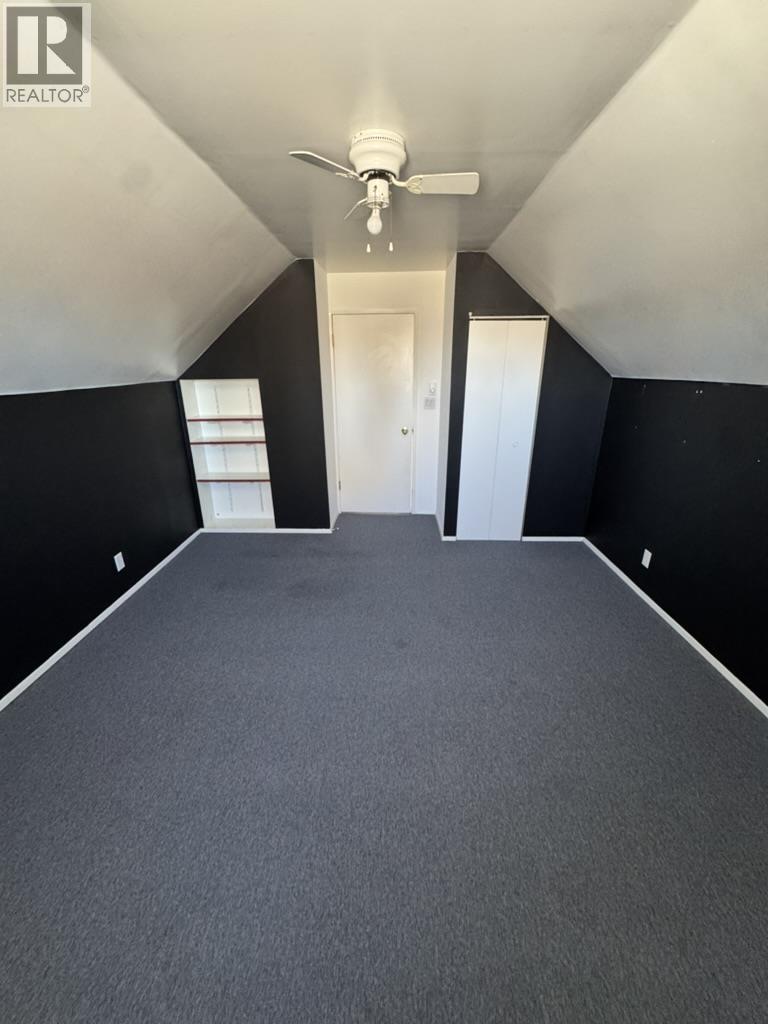 137 W VICTORIA STREET - 21