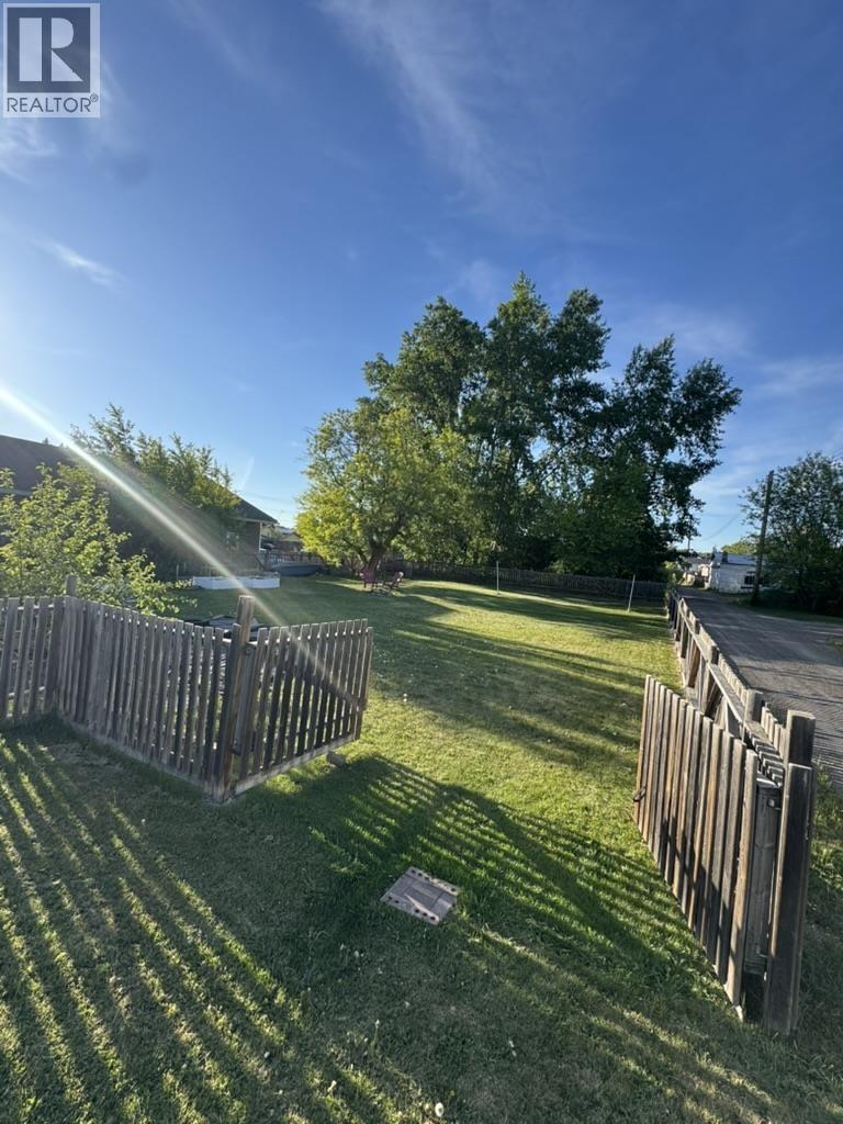 137 W VICTORIA STREET - 23