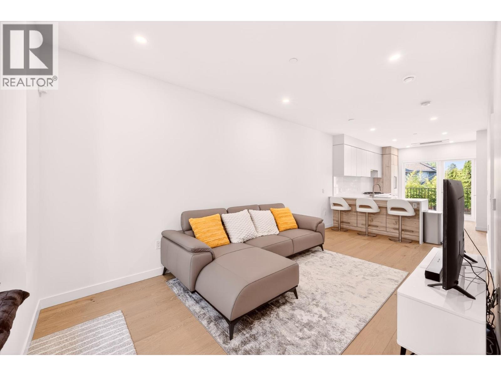 2 Bed, 2 Bath House for Sale in Vancouver – 675 W 30TH AVENUE, Vancouver – MLS# R3131835 - Image 9