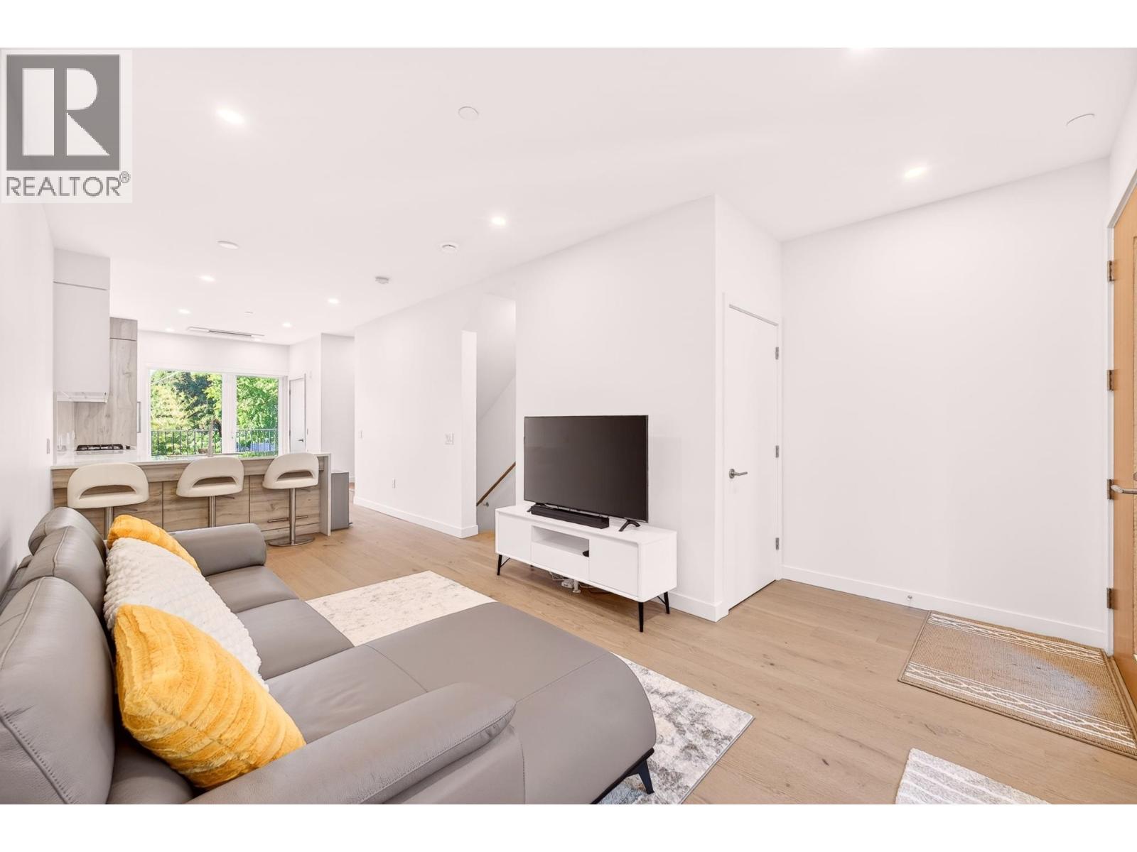 2 Bed, 2 Bath House for Sale in Vancouver – 675 W 30TH AVENUE, Vancouver – MLS# R3131835 - Image 11