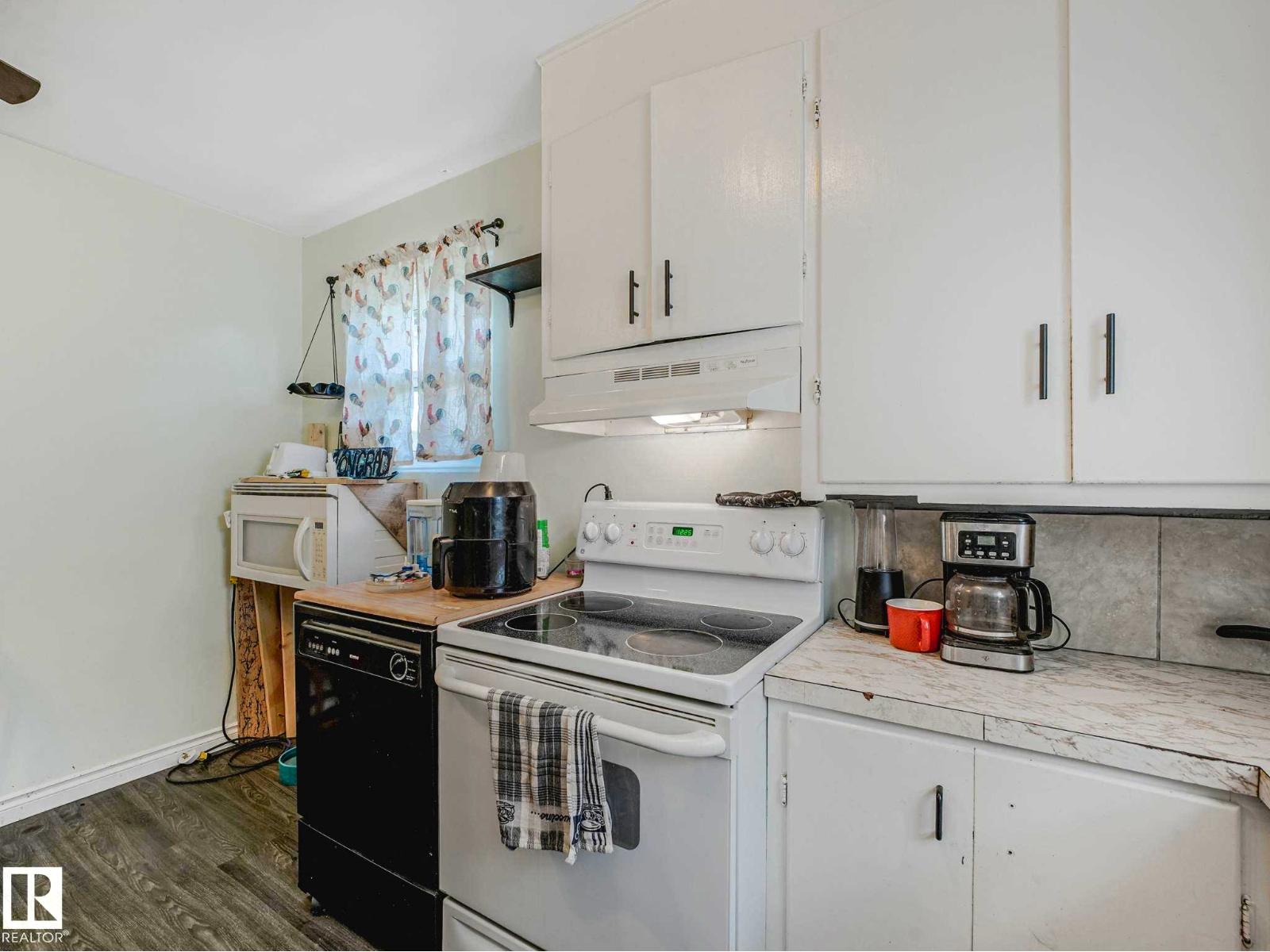 12139 81 ST NW - 20