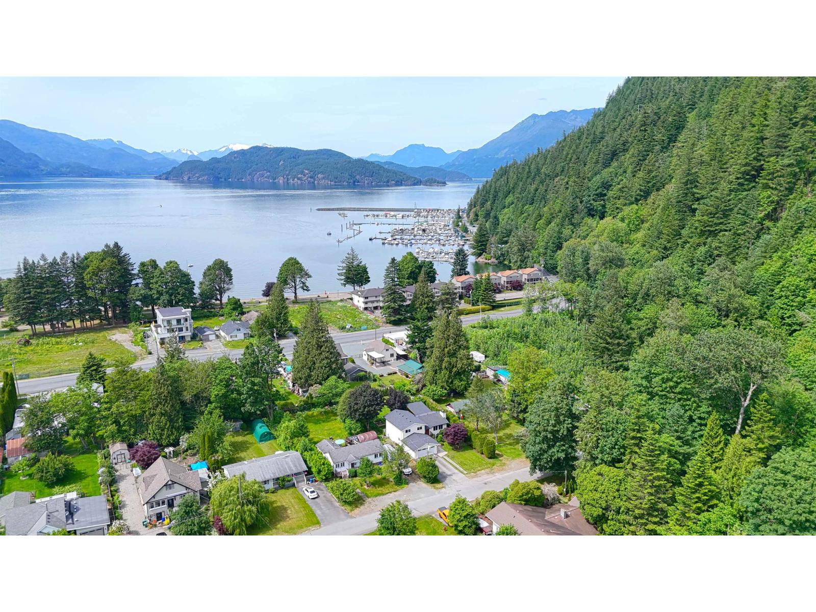 571 ECHO AVENUE, Harrison Hot Springs, Harrison Hot Springs