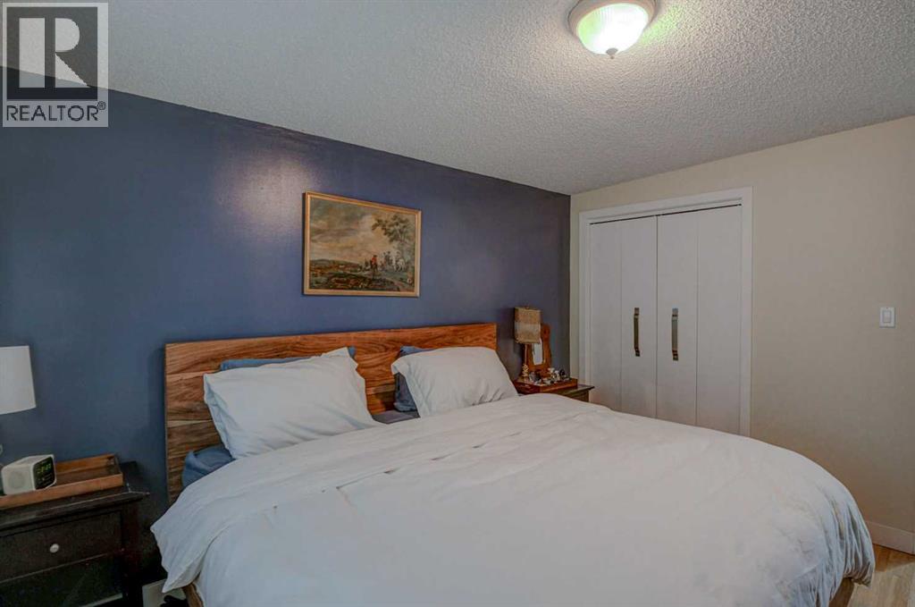 217 26 Avenue NE - 15