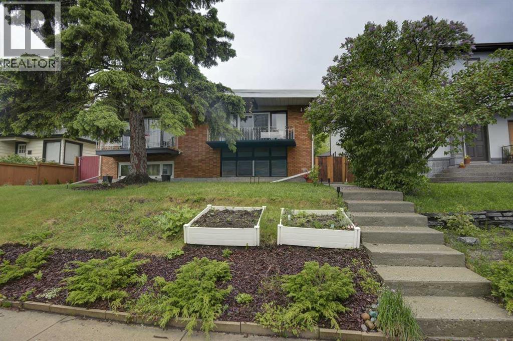 217 26 Avenue NE - 2