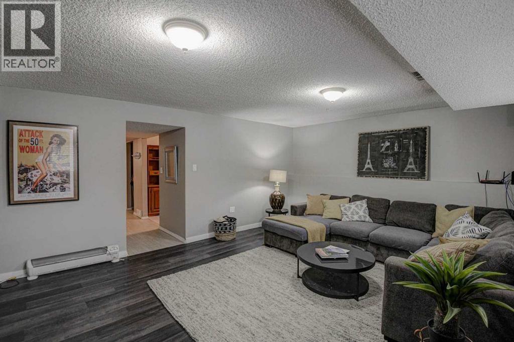217 26 Avenue NE - 19