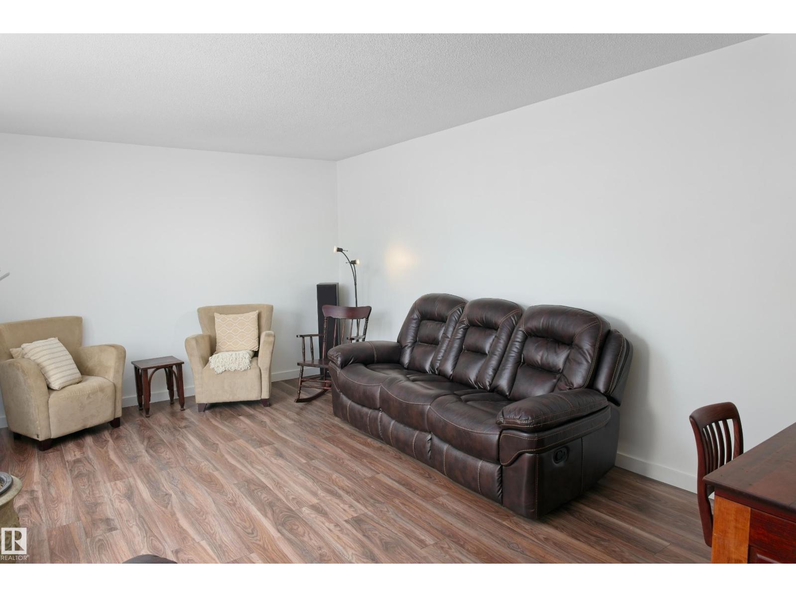 4615 54 AV — photo 22
