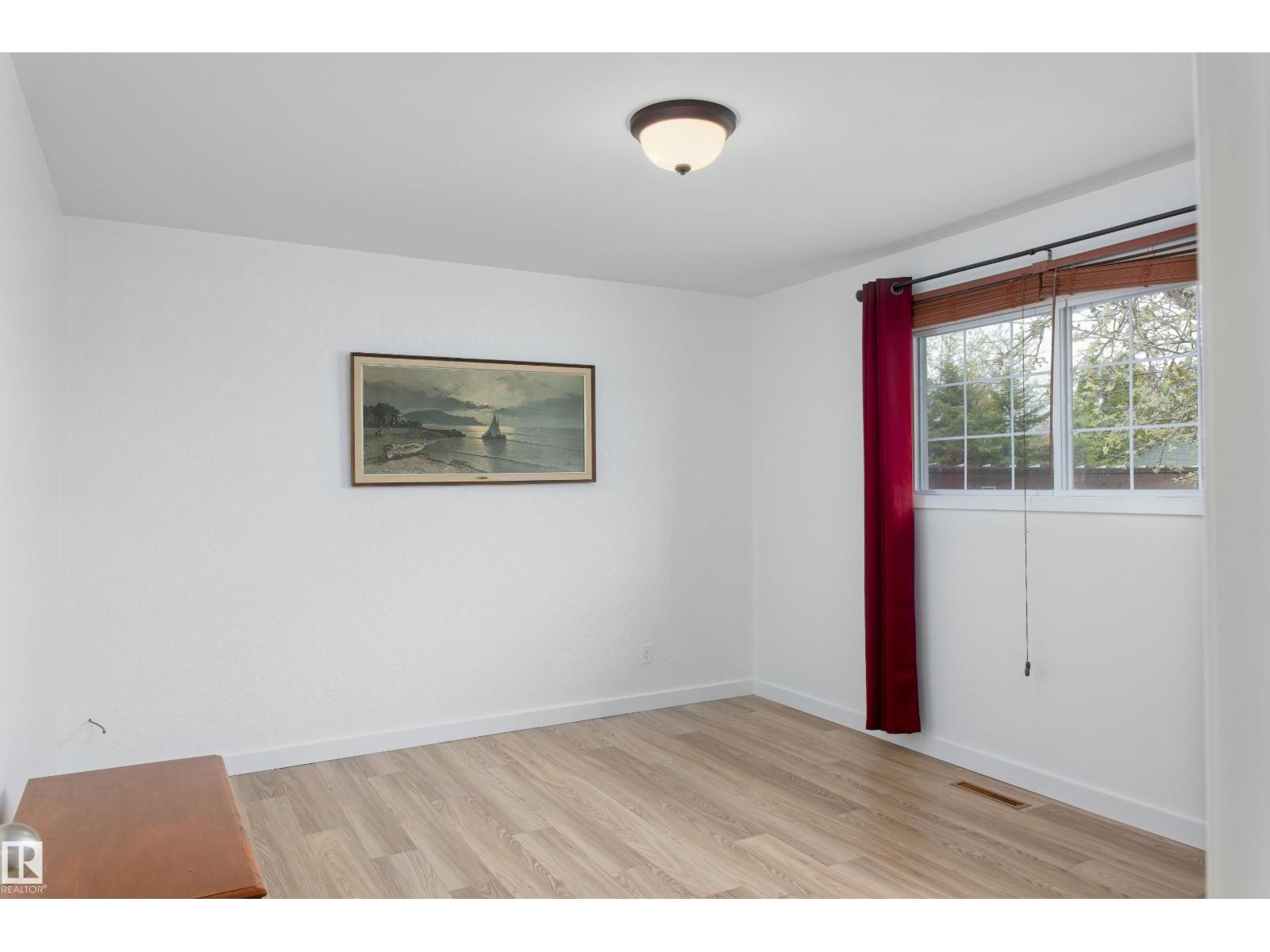 4615 54 AV — photo 26