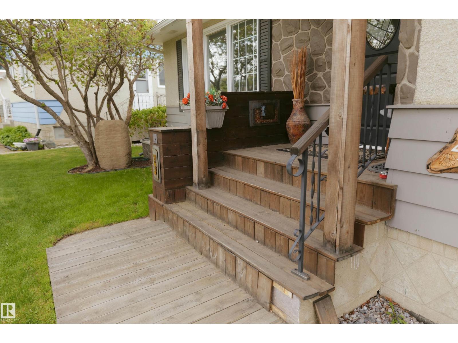 4615 54 AV — photo 7