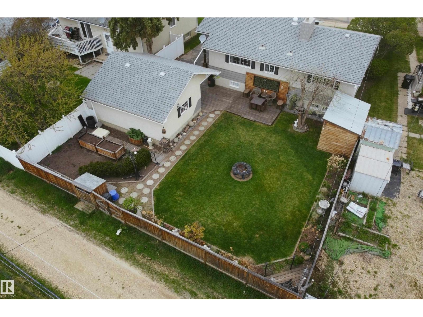 4615 54 AV — photo 52
