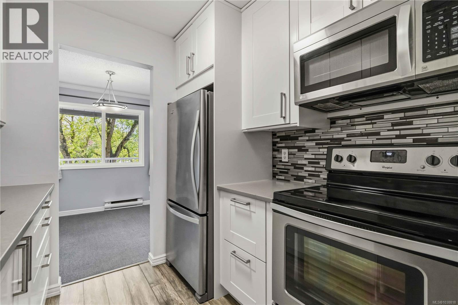 217 900 Tolmie Ave, Saanich