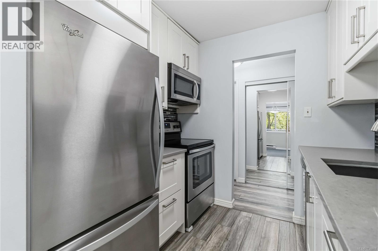 217 900 Tolmie Ave, Saanich
