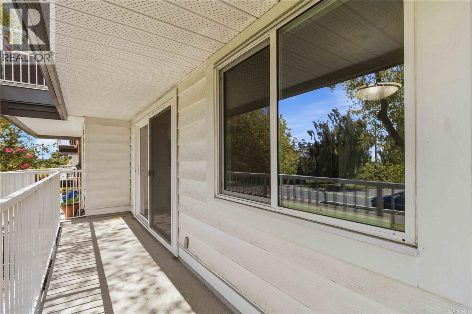 217 900 Tolmie Ave, Saanich